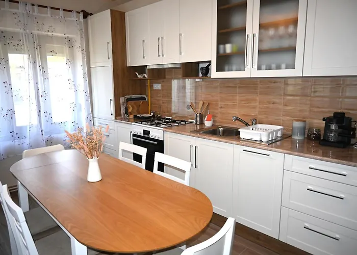 Ruszi דירה גיולה